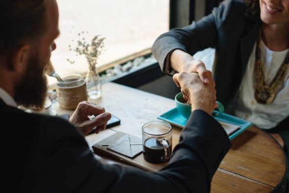 20141001_Thinktank_NewOpportunitiesGovernmentProcurement_HERA contract-shake-hand