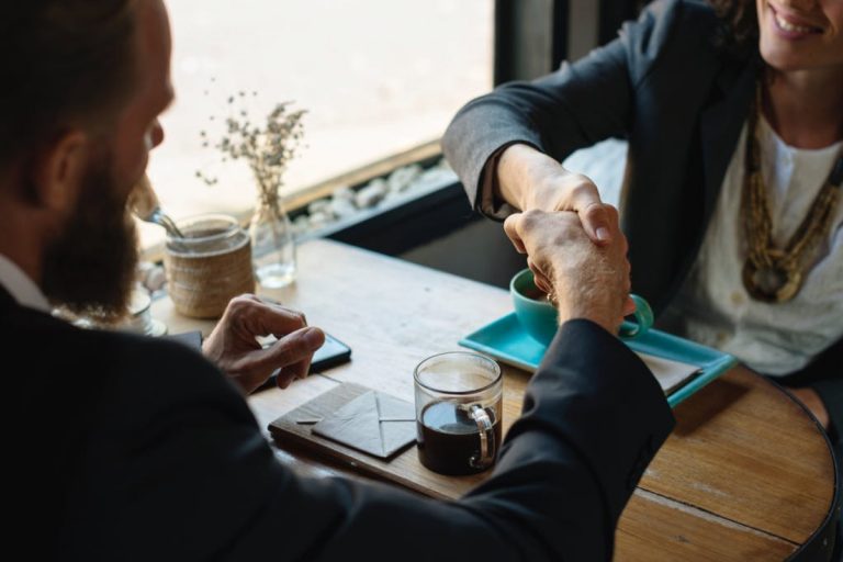 20141001_Thinktank_NewOpportunitiesGovernmentProcurement_HERA contract-shake-hand