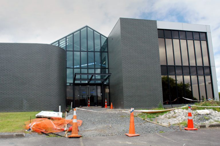 20150223_News_MinisterReopeningHERAhouse_HERA hera-house-refurbishment